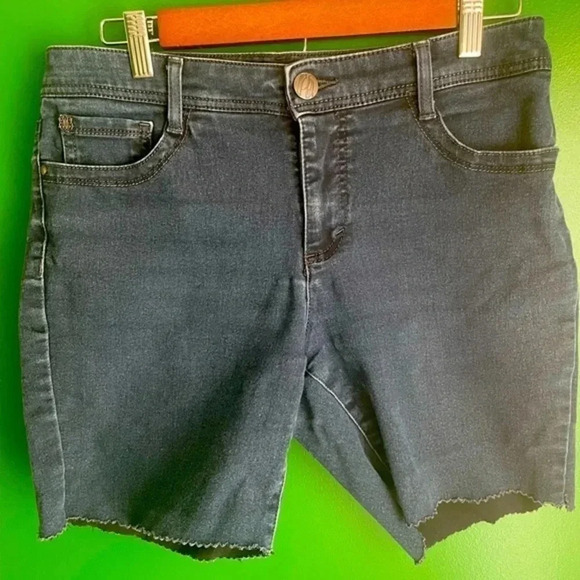 Nine West Cutoff Jean Shorts Size 8 Like New Dark Denim‎ EUC - Picture 1 of 5